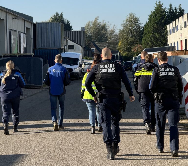 Politie, douane en andere organisaties voeren integrale controle uit.